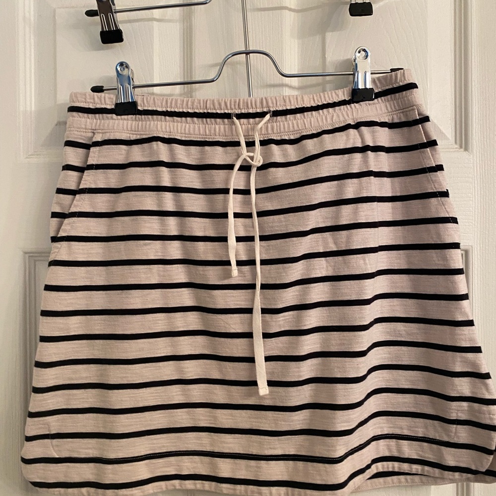 💕 3/$15 Striped Skirt